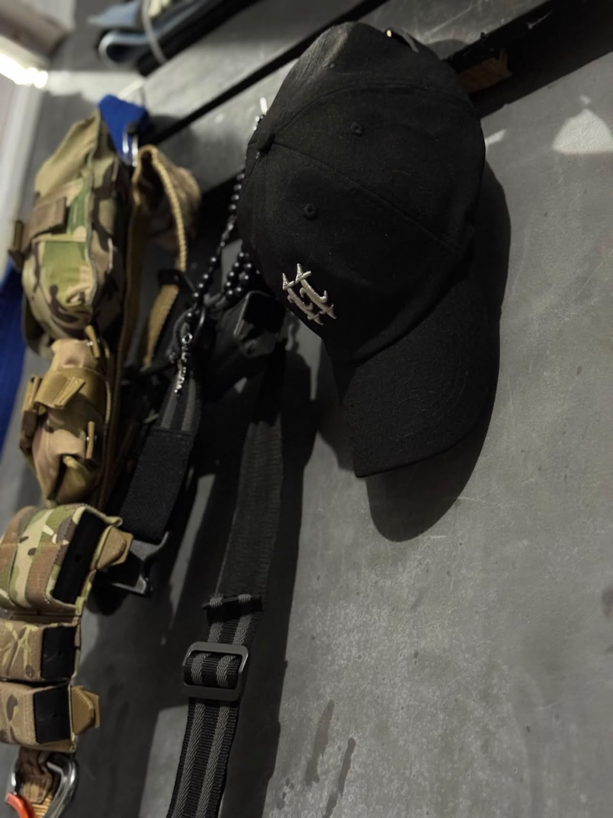 The [tt] Officer Dad Hat usado por @n0x.div